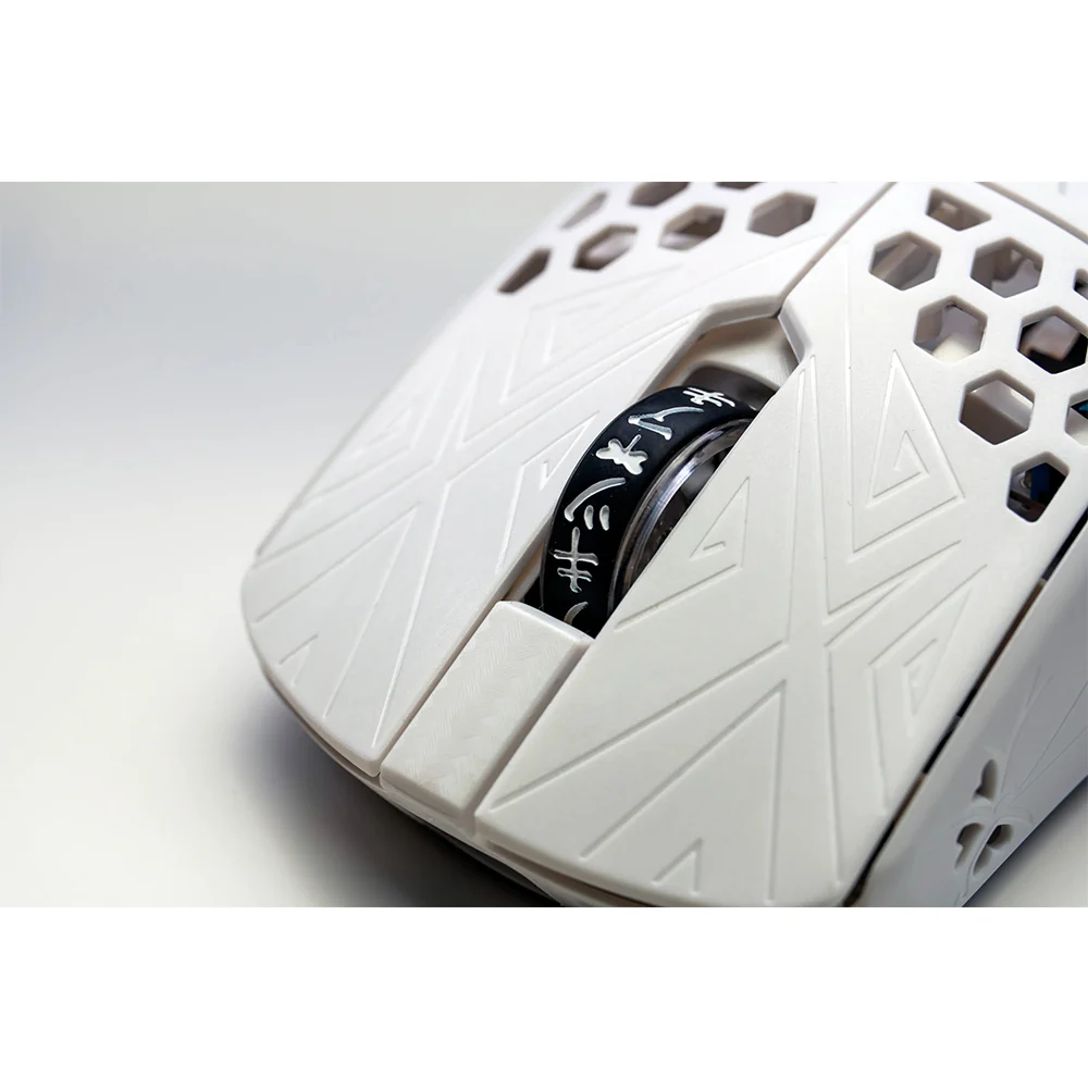 Arbiter Studio AKITSU MEDIUM 40g Carbon Fiber 8K Wireless Gaming Mouse White - Image 13